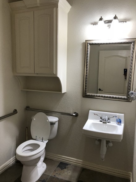 More Photos Of 1400 W Mayfield Rd, Arlington Loft Creative Space For Sale