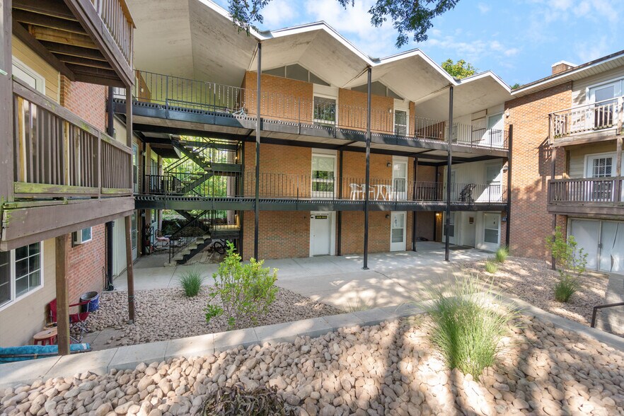 More Photos Of 101 Waldorf Pky, Syracuse Multifamily For Sale
