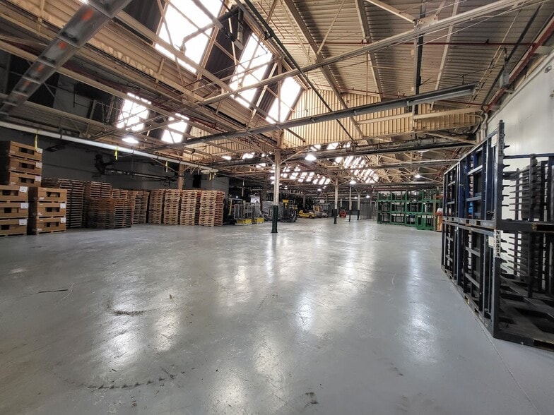 More Photos Of 60 Baldwin Ave, Pontiac Warehouse For Lease