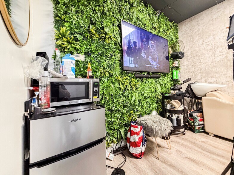 More Photos Of 887 Rutland Rd, Brooklyn General Retail For Lease