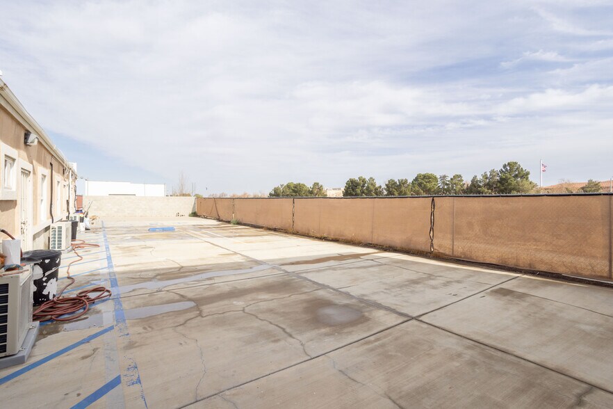 More Photos Of 38262 6th St E, Palmdale Storefront For Sale