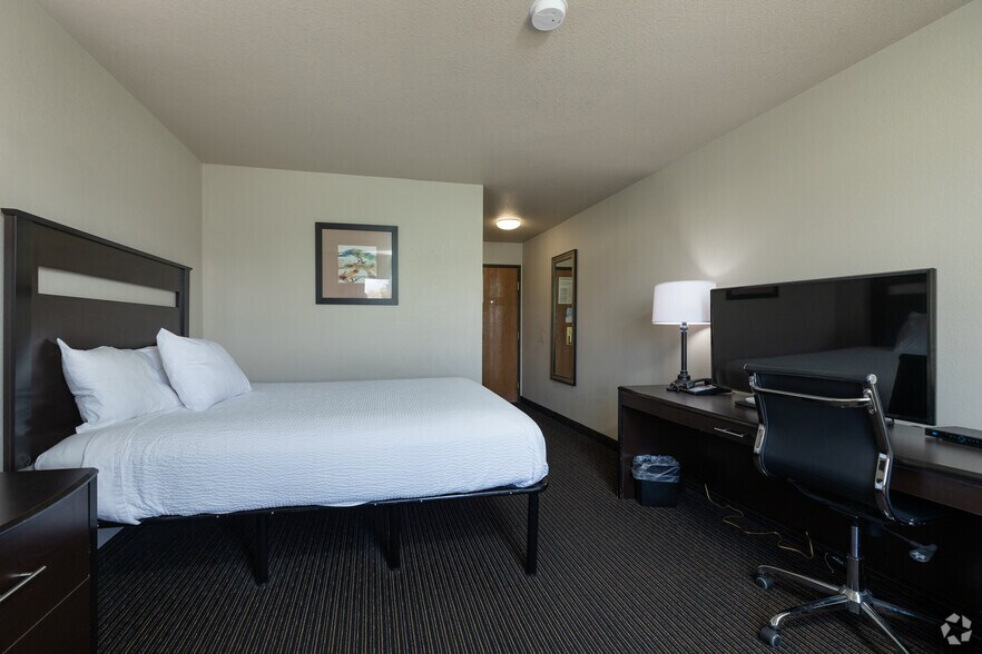 More Photos Of 1710 Jefferson St, Jefferson City Hotel For Sale