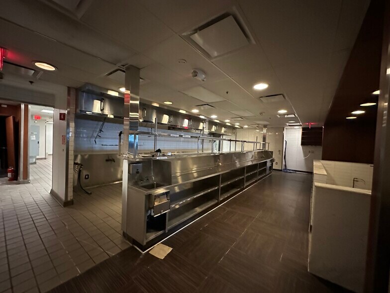 More Photos Of 3102 Piedmont Rd NE, Atlanta Restaurant For Lease