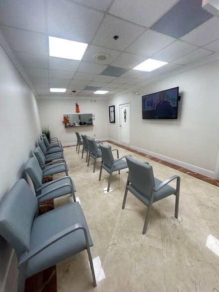 More Photos Of 900 W 49th St, Hialeah Medical For Sale