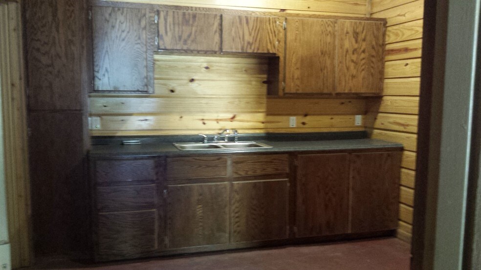 More Photos Of 2507 W 7th St, Texarkana Truck Terminal For Sale