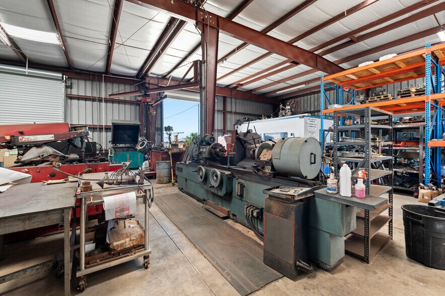 More Photos Of 2640 Avenue of the Americas St, Englewood Warehouse For Sale