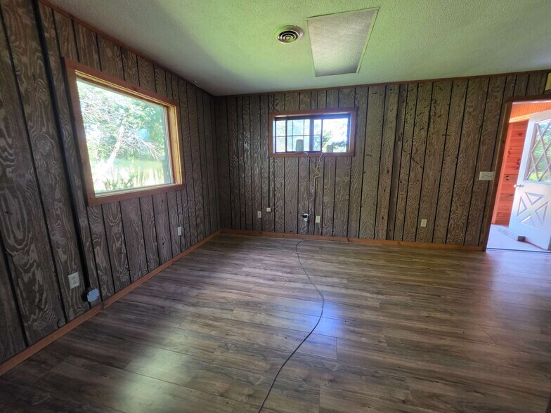 More Photos Of N12757 Rindahl Valley Rd, Osseo Warehouse For Lease