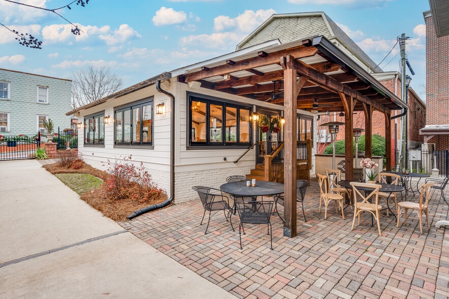 More Photos Of 27 S Park St, Dahlonega Hotel For Sale