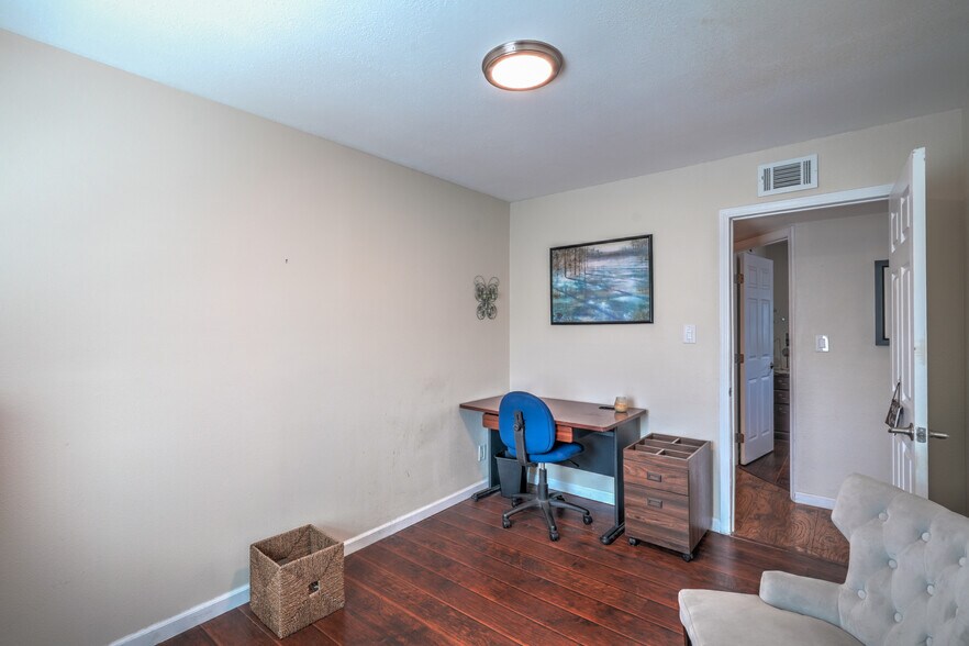 More Photos Of 211 W Atlantic Ave, Henderson Office For Sale
