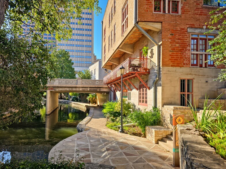 More Photos Of 454 Soledad St, San Antonio Coworking Space