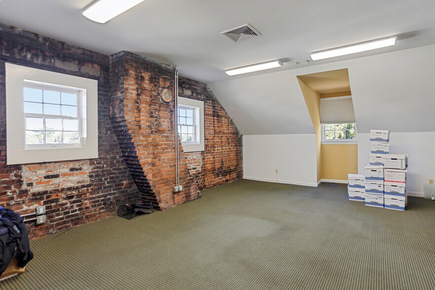 More Photos Of 1719 Abercorn St, Savannah Office Residential For Sale