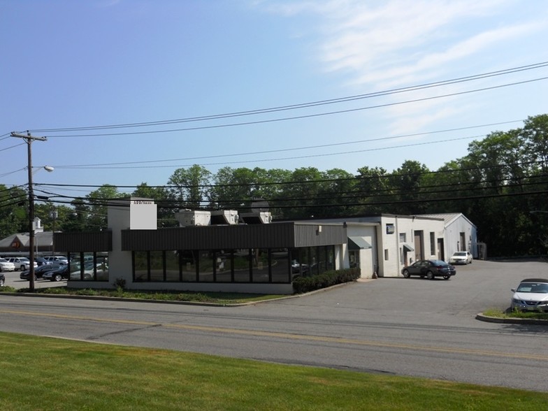 Primary Photo Of 140 Bedford Rd, Katonah Auto Dealership For Lease