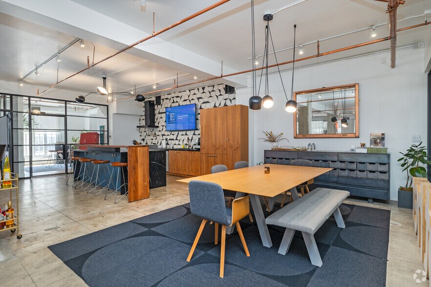 More Photos Of 521-527 W 7th St, Los Angeles Coworking Space