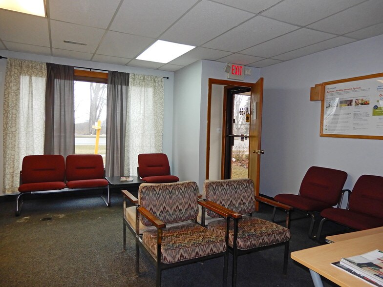 More Photos Of 25400-25430 Goddard Rd, Taylor Medical For Sale