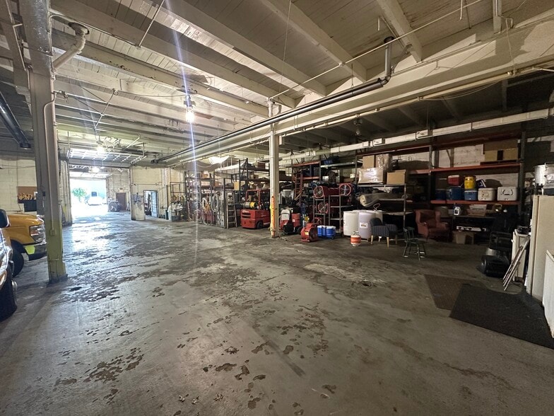 More Photos Of 30030-30040 Lakeland Blvd, Wickliffe Showroom For Lease