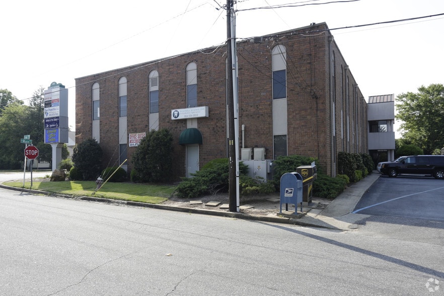 More Photos Of 2315 N Main St, Anderson Office For Lease