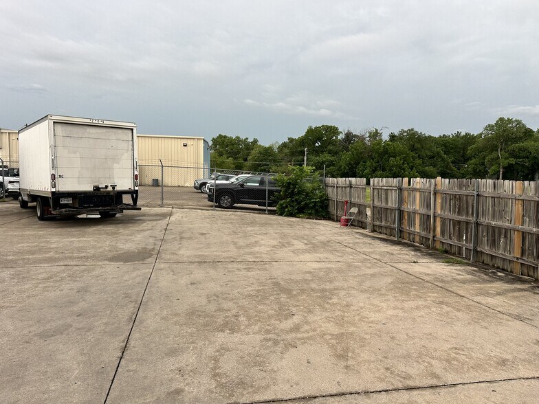 More Photos Of 707-777 Robbie Dr, Irving Light Distribution For Lease