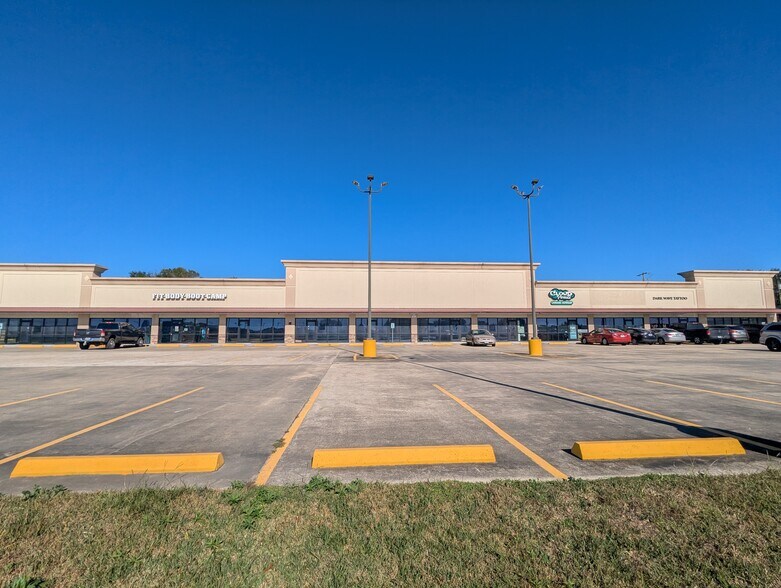 More Photos Of 421 S Memorial Fwy, Nederland Unknown For Lease
