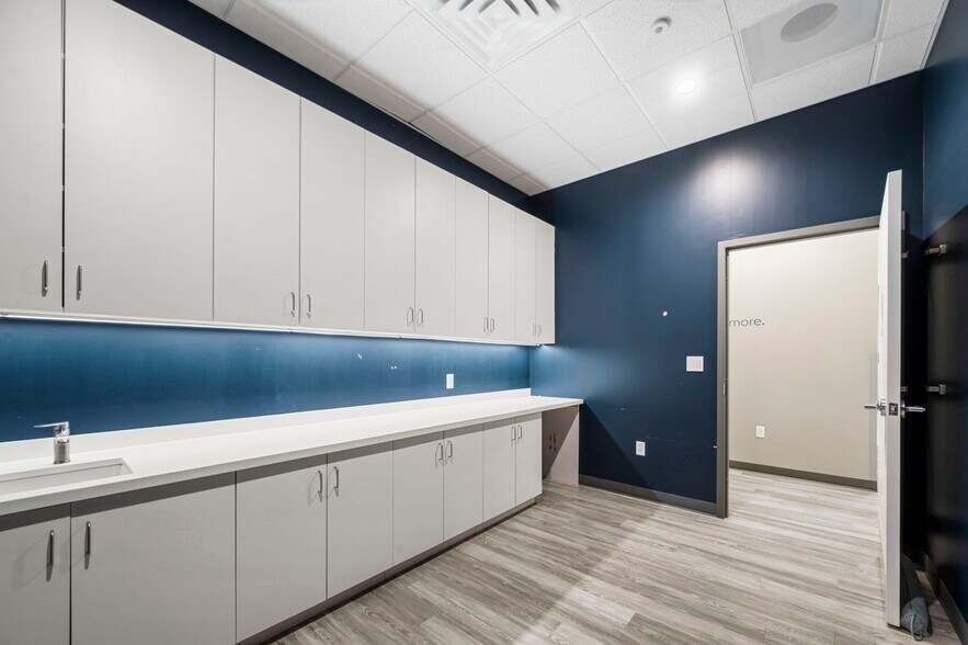 More Photos Of 1700 Plymouth Rd, Minnetonka Apartments For Lease