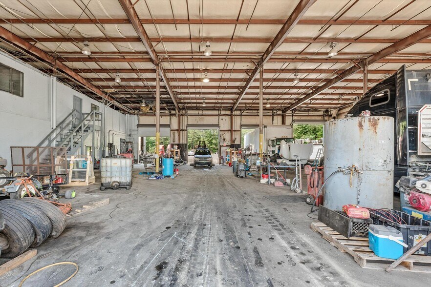 More Photos Of 6525 Marbut Rd, Lithonia Warehouse For Lease