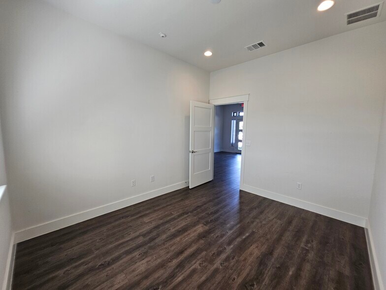 More Photos Of 230 Klattenhoff Ln, Hutto Office For Lease