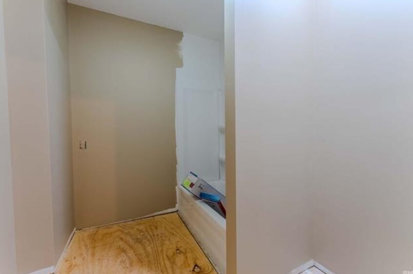 More Photos Of 46 W Canal St, Wabash Restaurant For Sale
