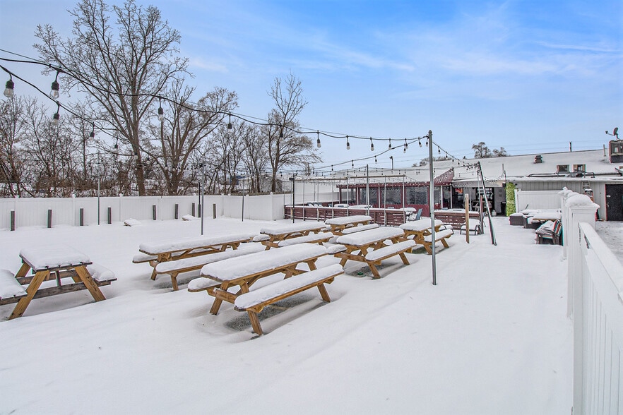 More Photos Of 5153 Fenton Rd, Flint Restaurant For Sale