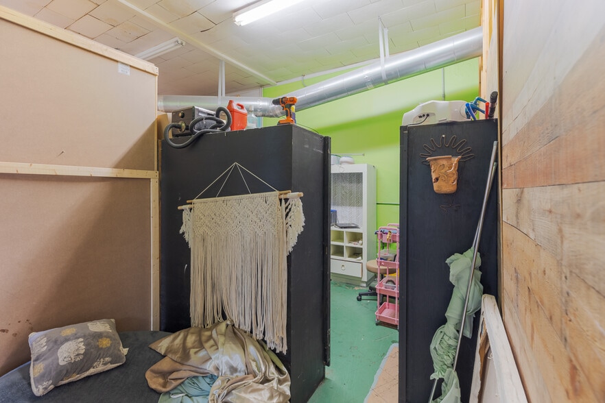 More Photos Of 221 W Lamar St, Americus General Retail For Sale