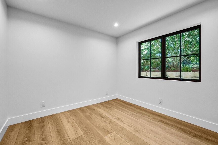 More Photos Of 21024 Laguna Canyon Rd, Laguna Beach Storefront Retail Residential For Lease