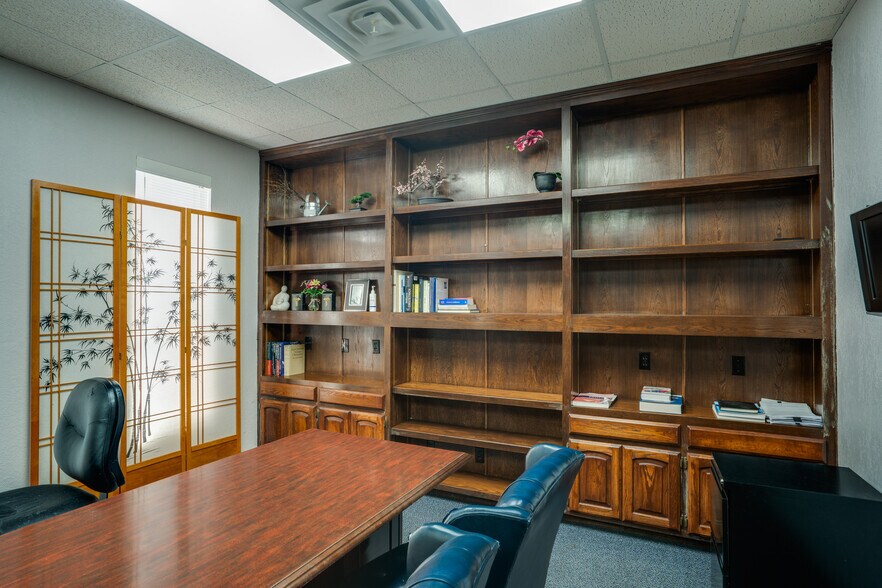 More Photos Of 1921 9th St, Wichita Falls Healthcare For Sale