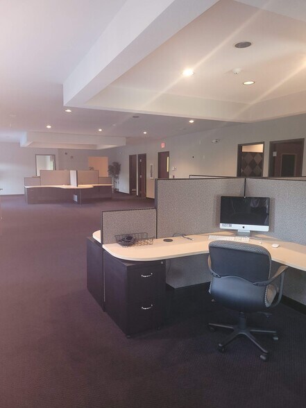 More Photos Of 116 County Line Rd W, Westerville Loft Creative Space For Sale