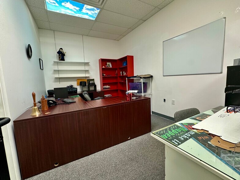 More Photos Of 4042 W 82nd Ct, Merrillville Office For Sale