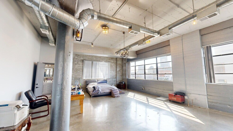 More Photos Of 530 E 8th St, Los Angeles Showroom For Lease