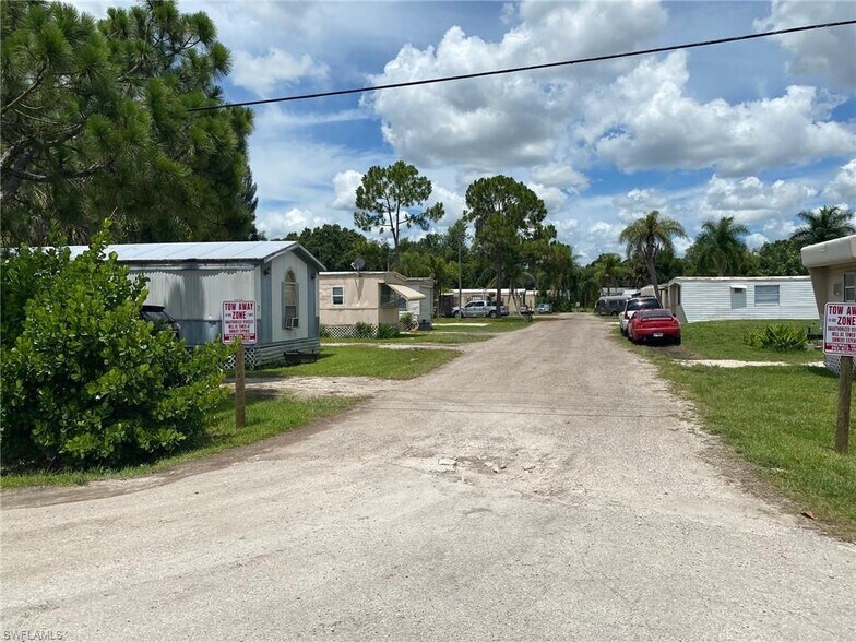 Primary Photo Of 1475 N Bridge St, LaBelle Manufactured Housing Mobile Home Park For Sale