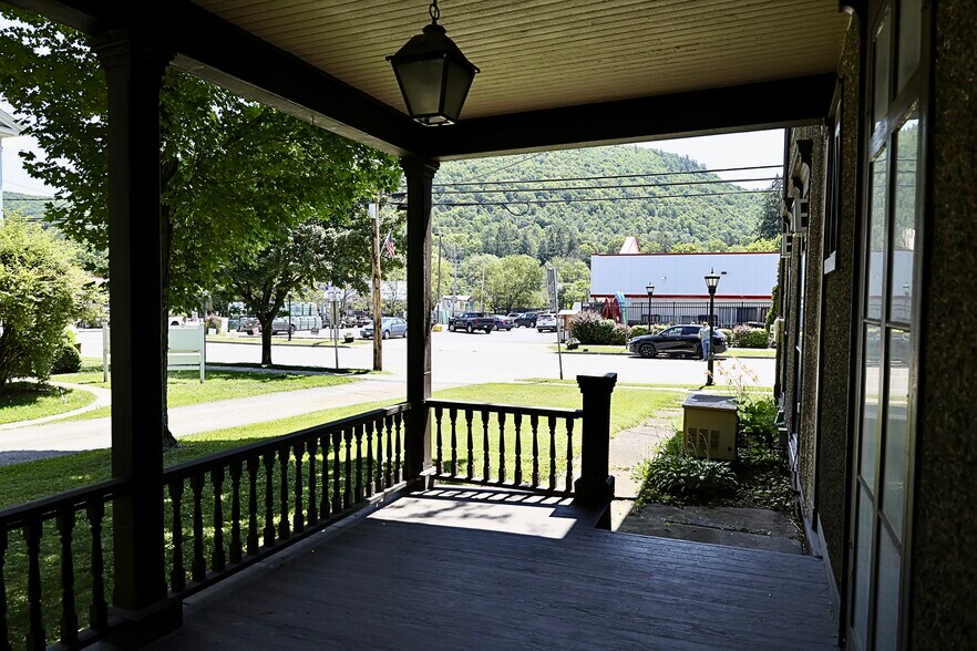 More Photos Of 72 Main St, Delhi Office Residential For Sale