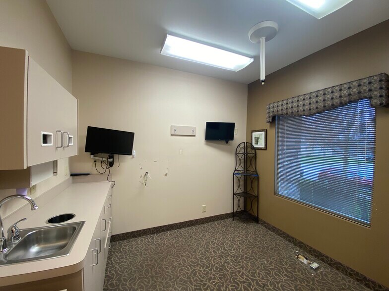 More Photos Of 3060 Baker Rd, Dexter Medical For Sale