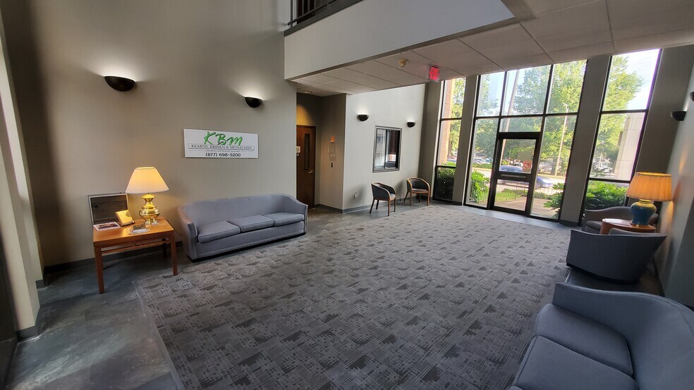 More Photos Of 900 E North St, Greenville Office For Sale