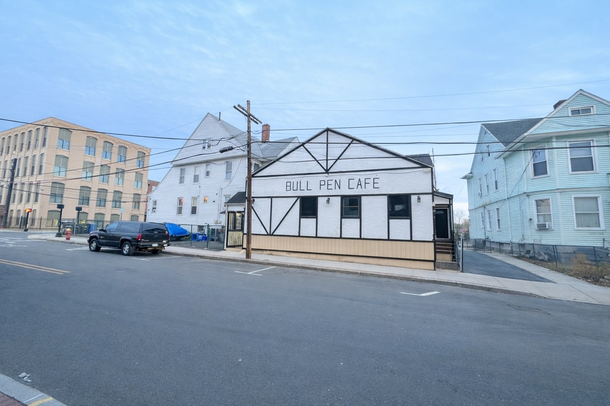 More Photos Of 231 Hamilton St, Hartford Apartments For Sale