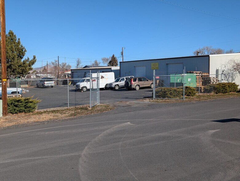 More Photos Of 246 SE Franklin, Redmond Warehouse For Sale