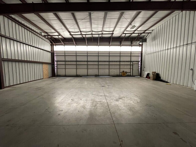 More Photos Of 3000 Airport Dr, Erie Flex For Sale