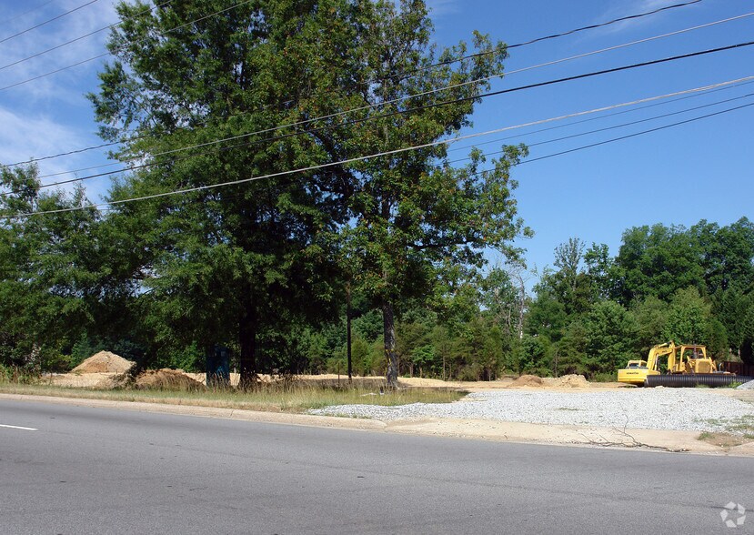 More Photos Of 2023-2101 Eastchester Dr, High Point Land For Lease