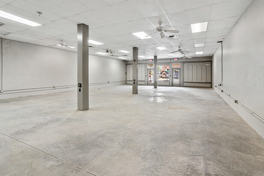 More Photos Of 101 W Laurel Ave, Damascus General Retail For Sale