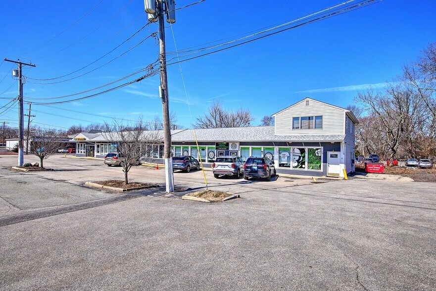 More Photos Of 628 Metacom Ave, Warren Storefront For Sale