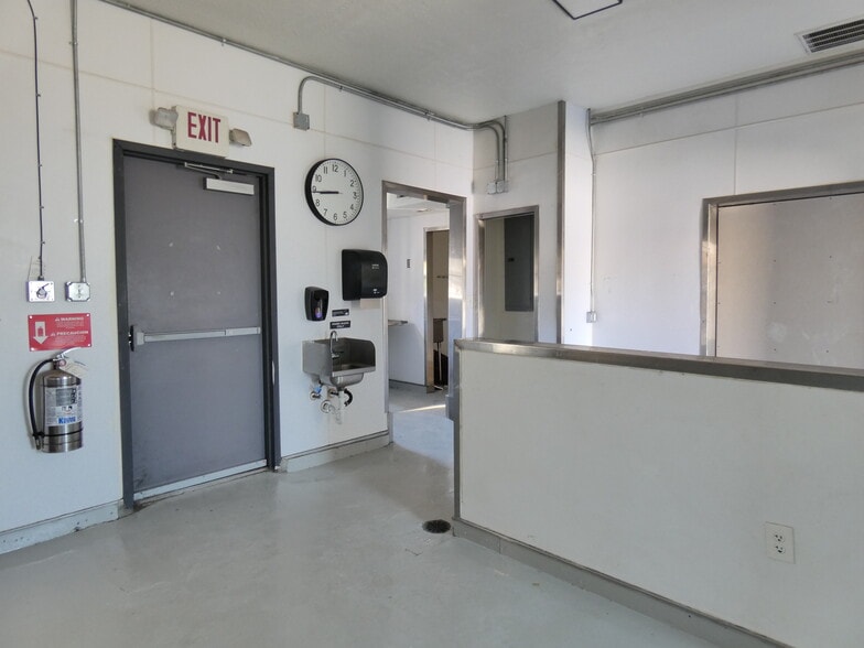 More Photos Of 1704 Avenue D, Rosenberg Specialty For Lease