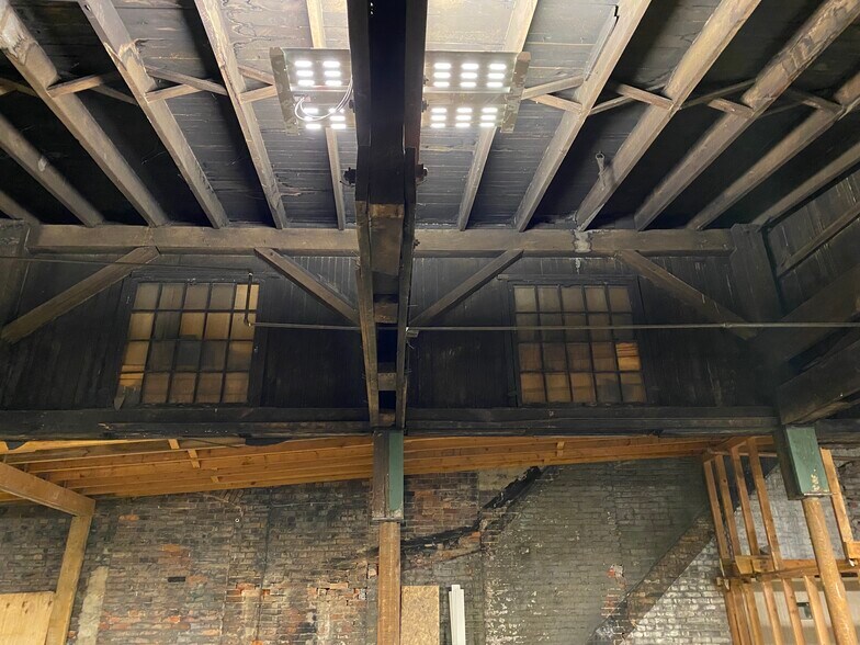 More Photos Of 18-20 NW 6th St, Evansville Restaurant For Lease