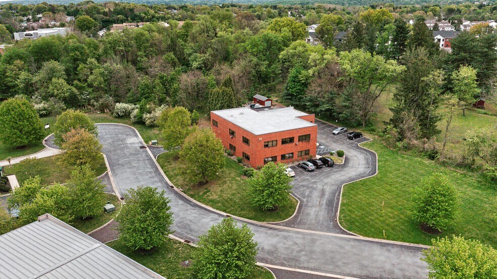 More Photos Of 14 Chrisevyn Ln, Phoenixville Flex For Sale