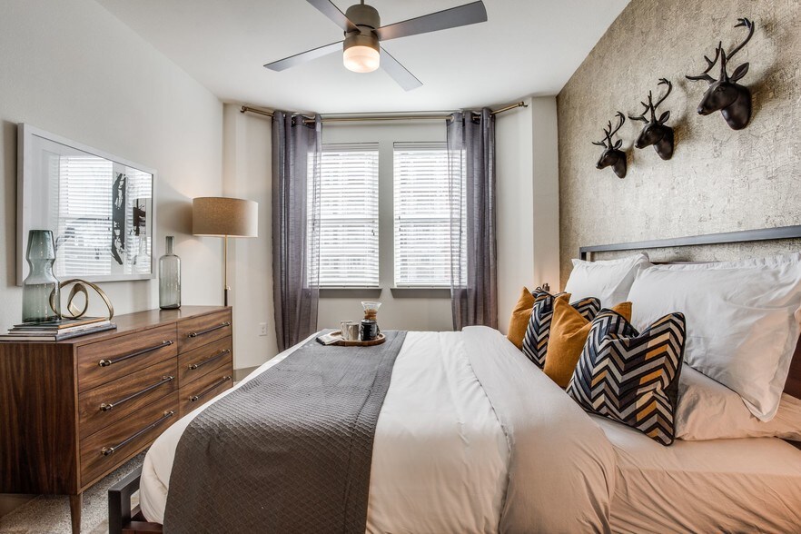 More Photos Of 195 W Davis St, Dallas Apartments For Lease