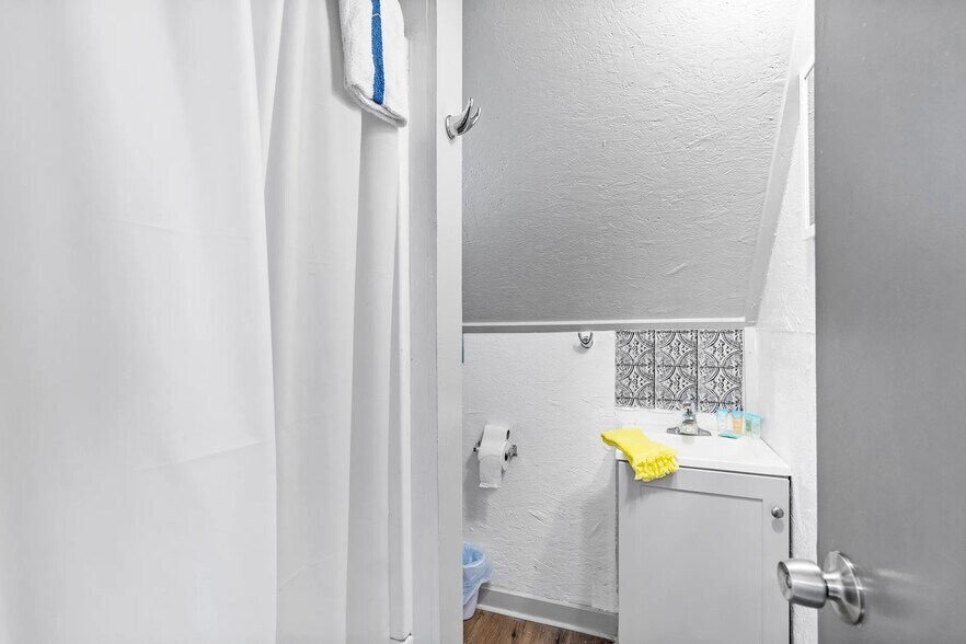 More Photos Of 14 Marina Pt, Huntsville Trailer Camper Park For Sale