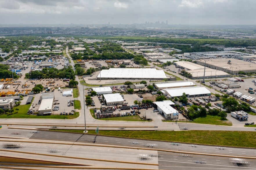 More Photos Of 1930 Hinton Dr, Irving Showroom For Lease