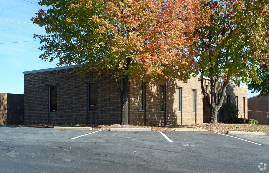More Photos Of 326 Edwardia Dr, Greensboro Unknown For Lease